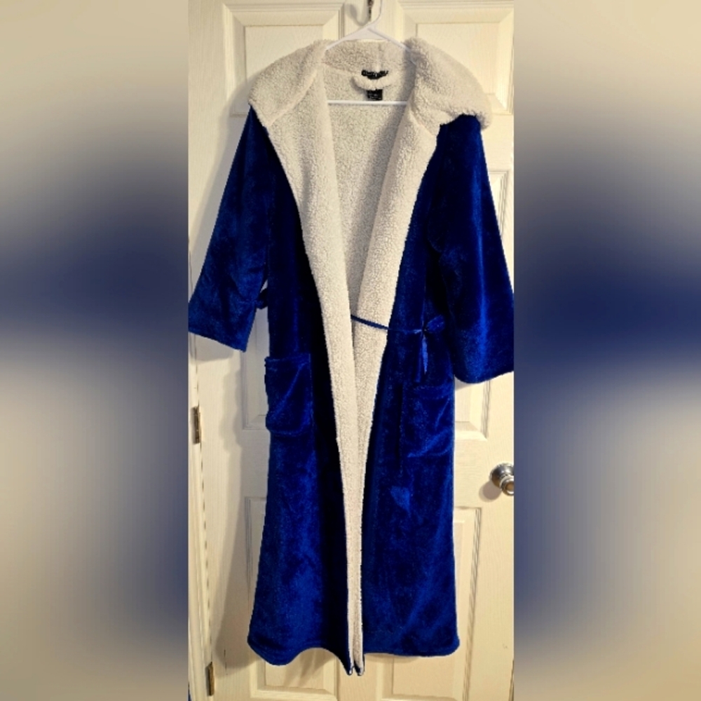 Silver Lilly robe